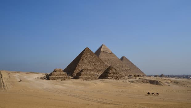吉萨大金字塔。